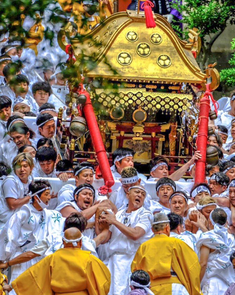 【2025年最新】和歌山の圧巻伝統行列「和歌祭」とは?見どころ・日程・アクセス徹底ガイド! | four seasons